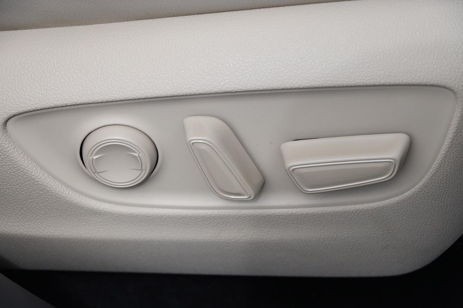 Toyota Kluger image 4