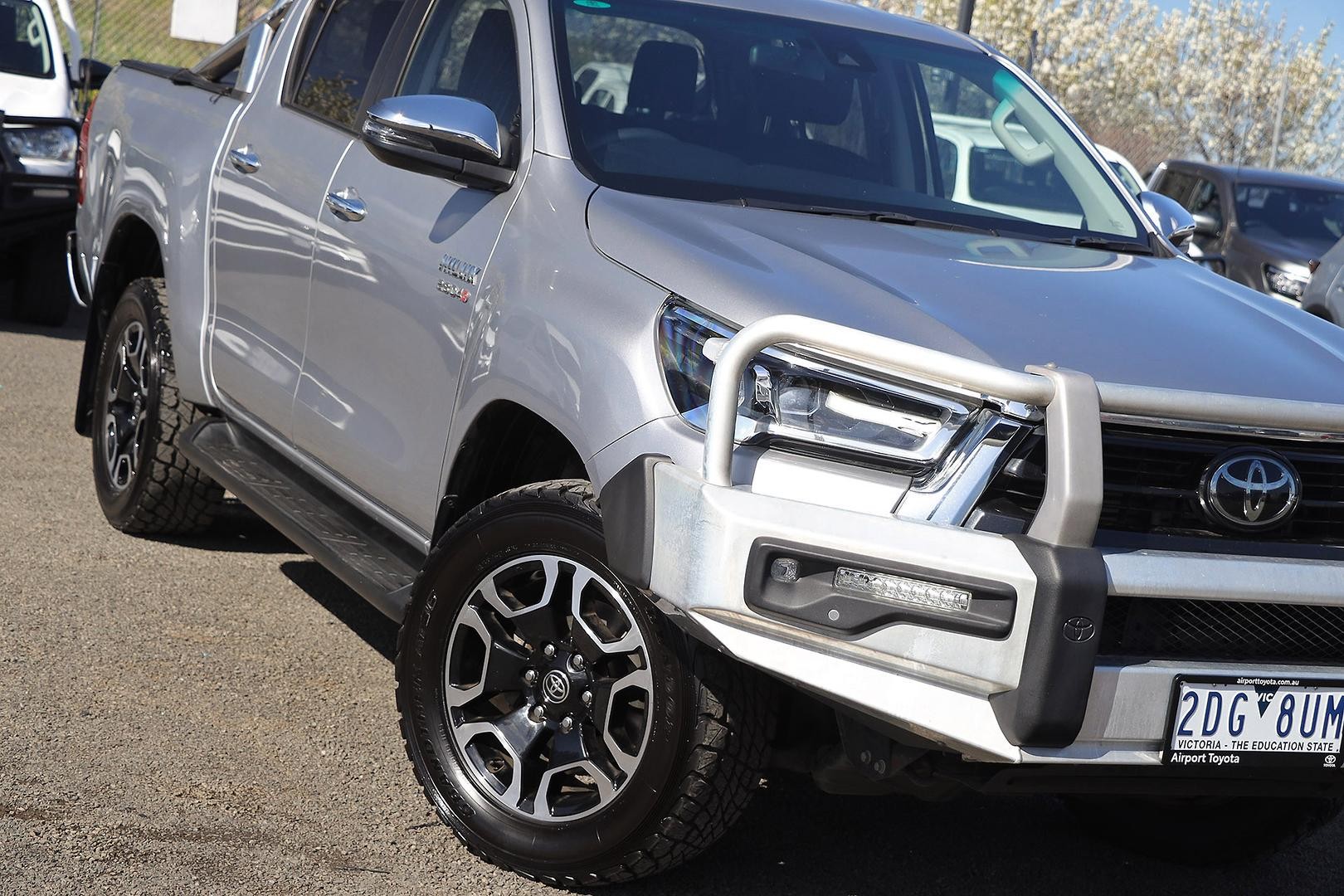 Toyota Hilux image 2