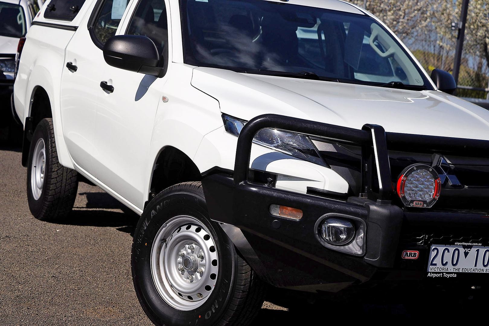 Mitsubishi Triton image 2