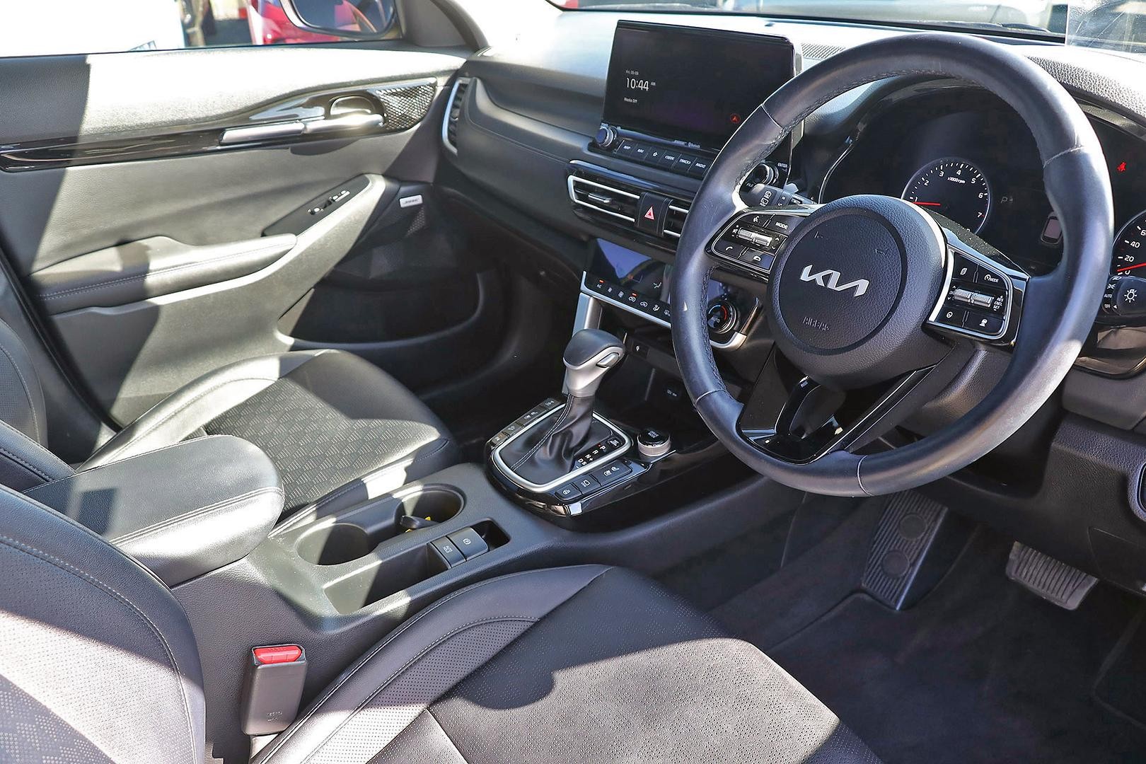 Kia Seltos image 2