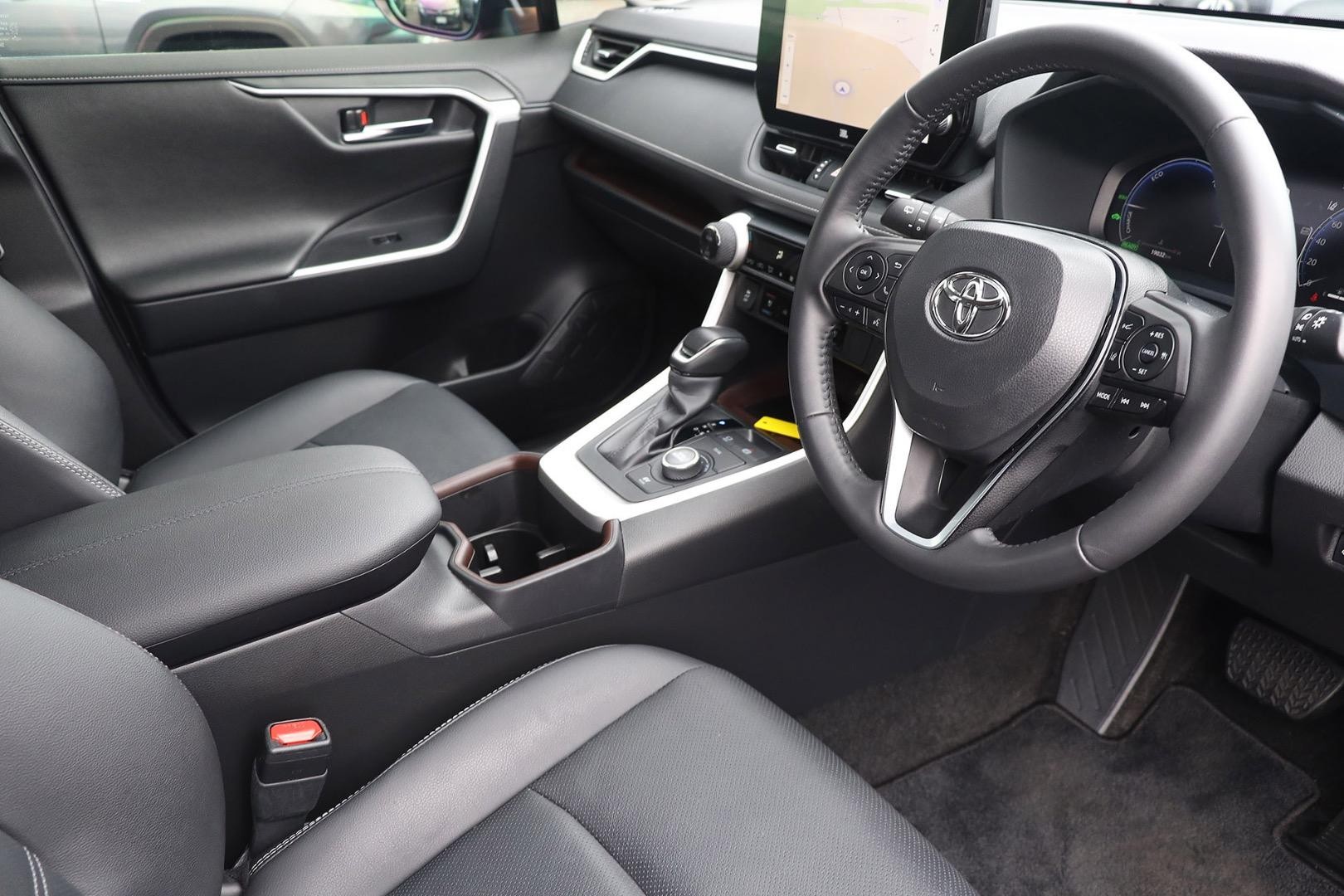 Toyota Rav4 image 2