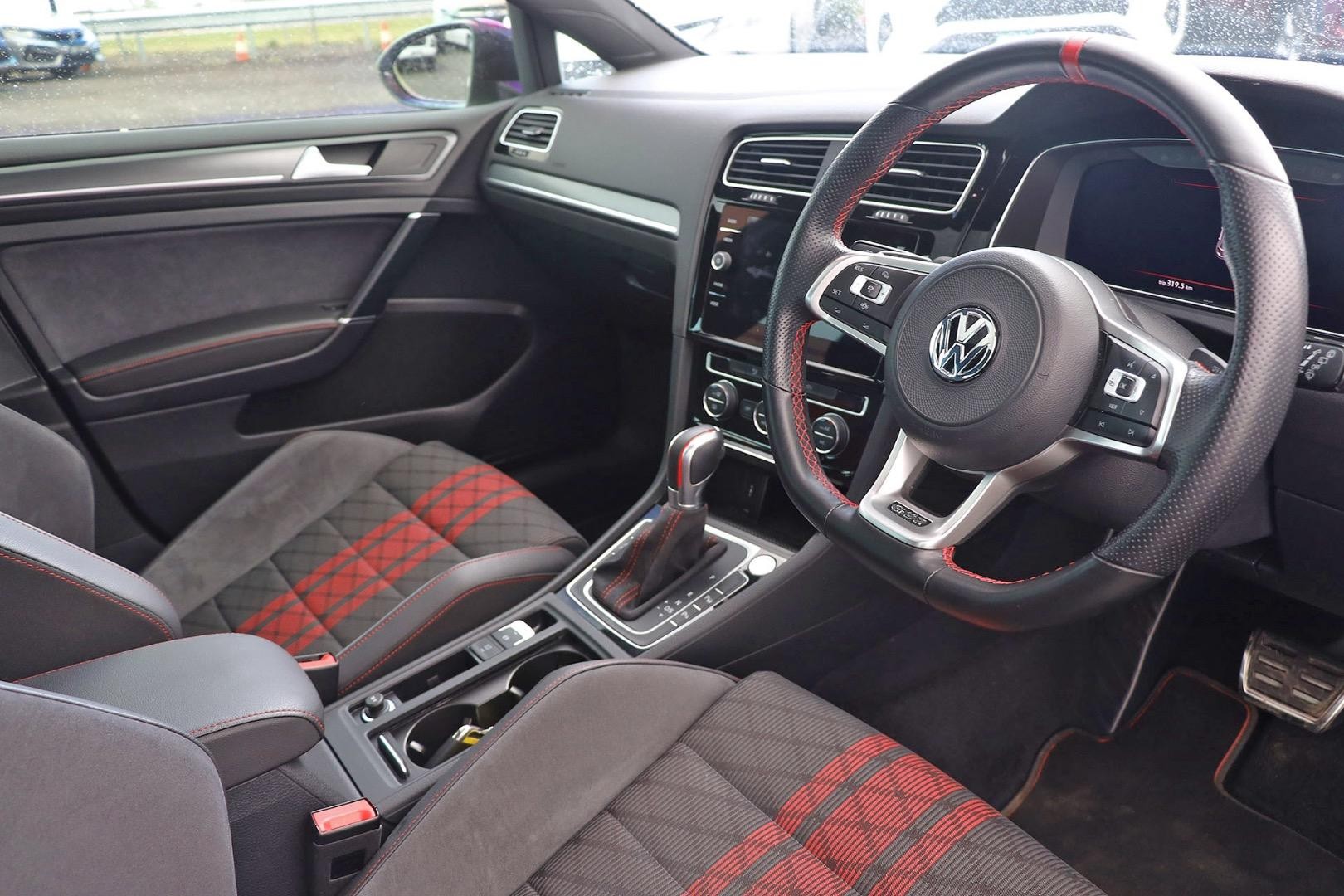 Volkswagen Golf image 2