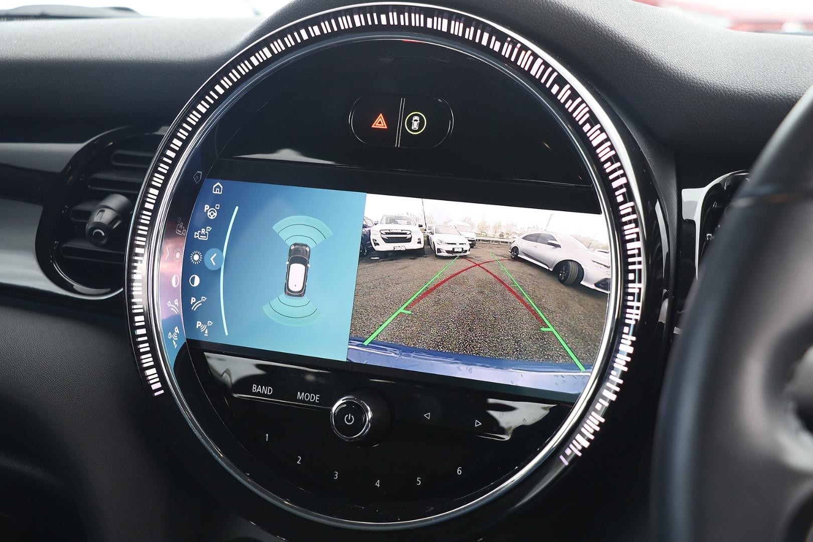 Mini Hatch image 2