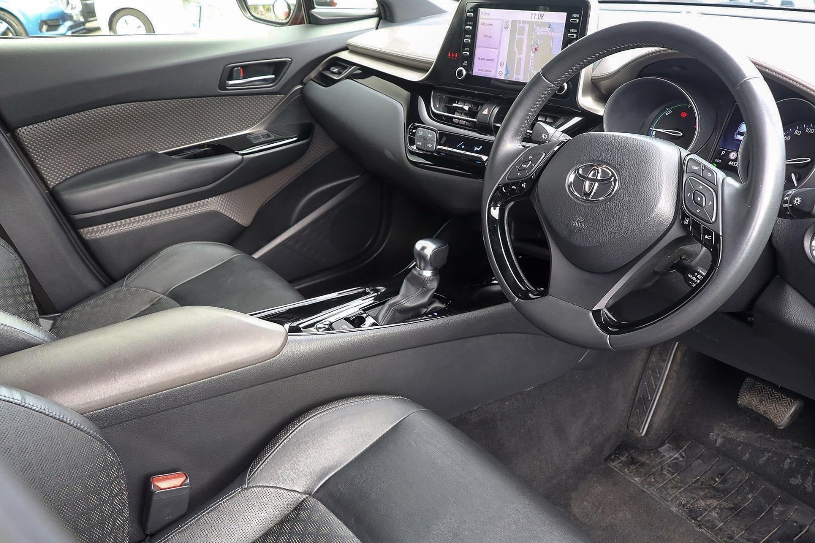 Toyota C-hr image 2
