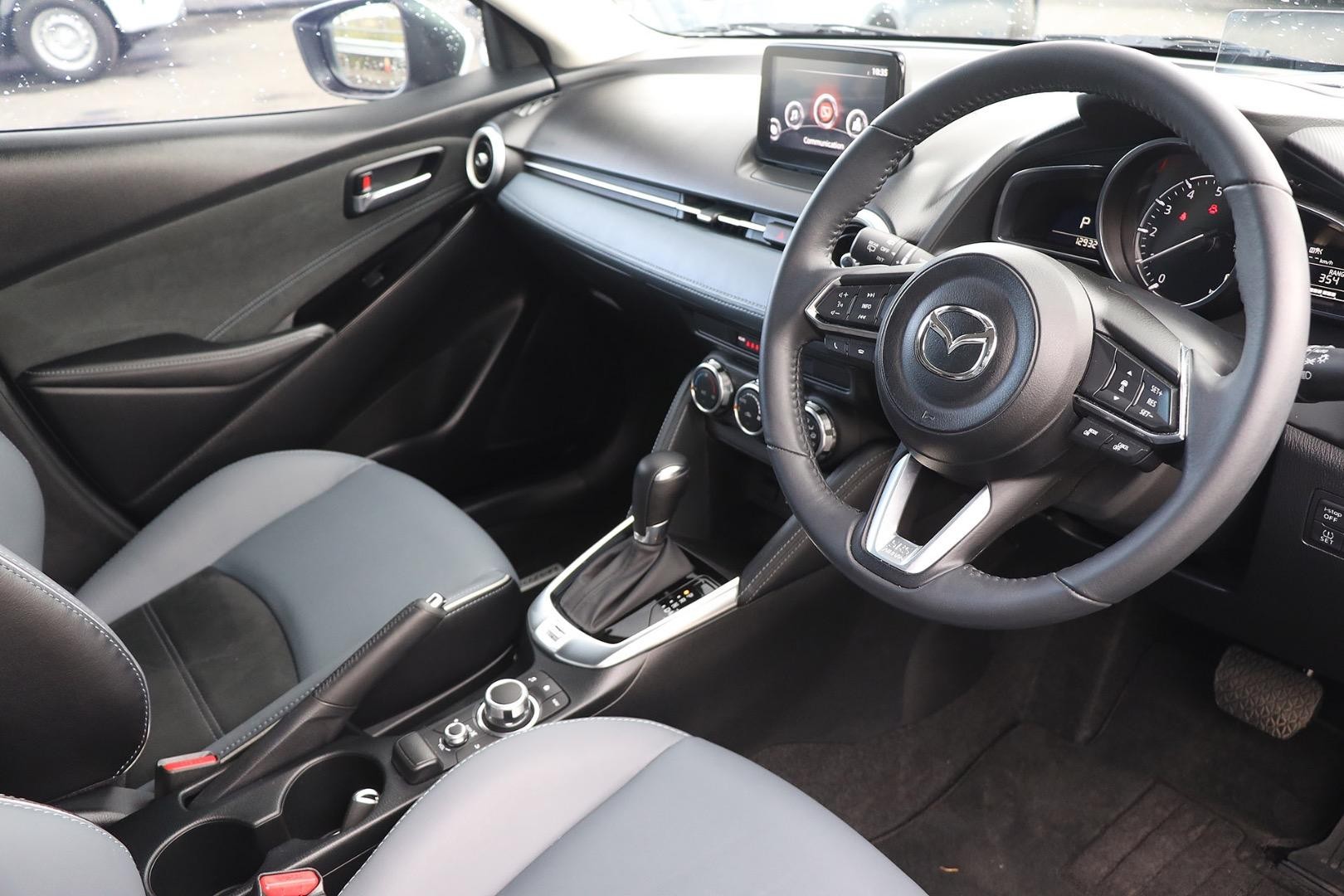 Mazda 2 image 2