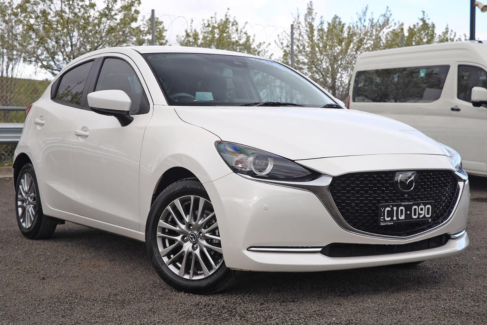 Mazda 2 image 1
