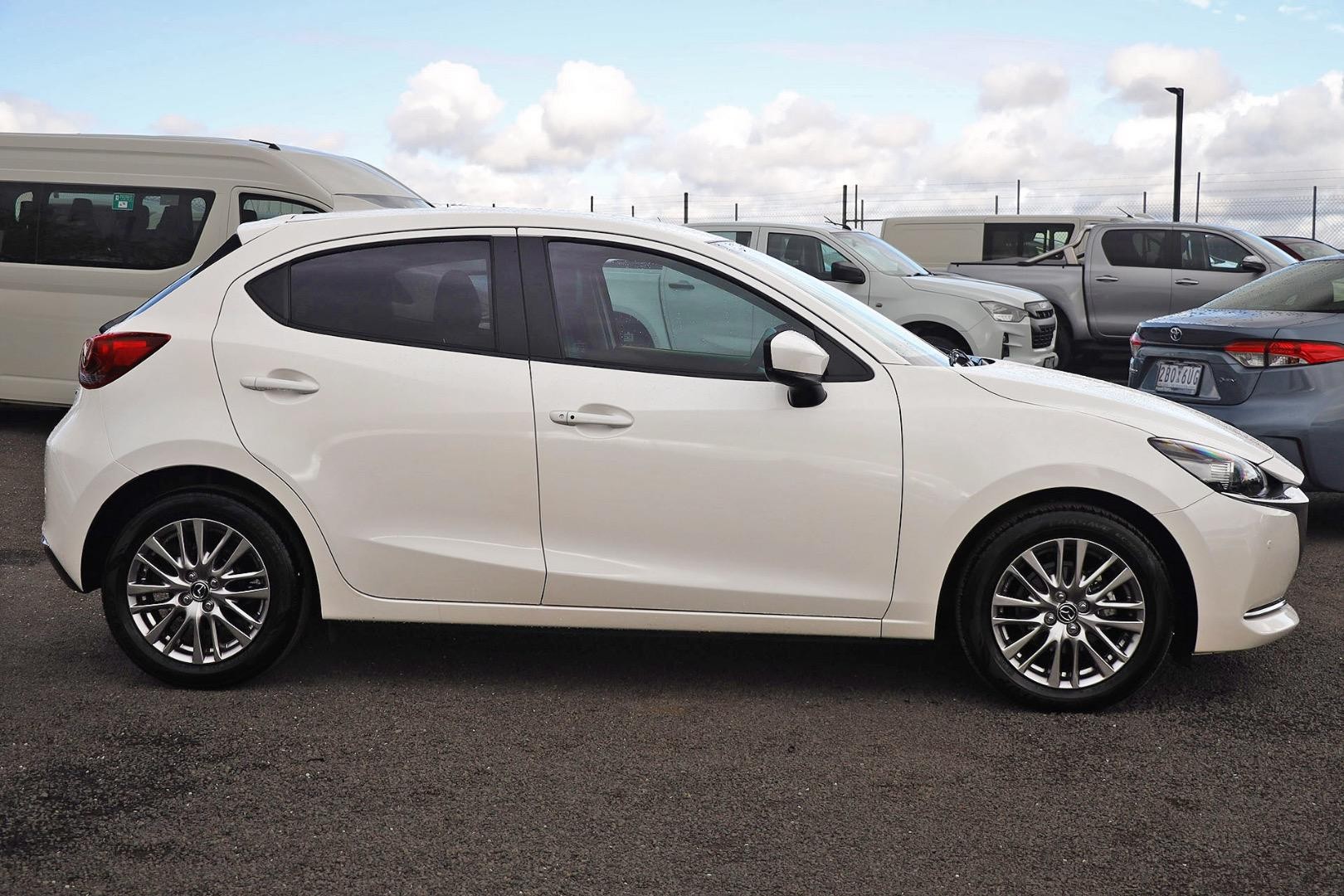 Mazda 2 image 4