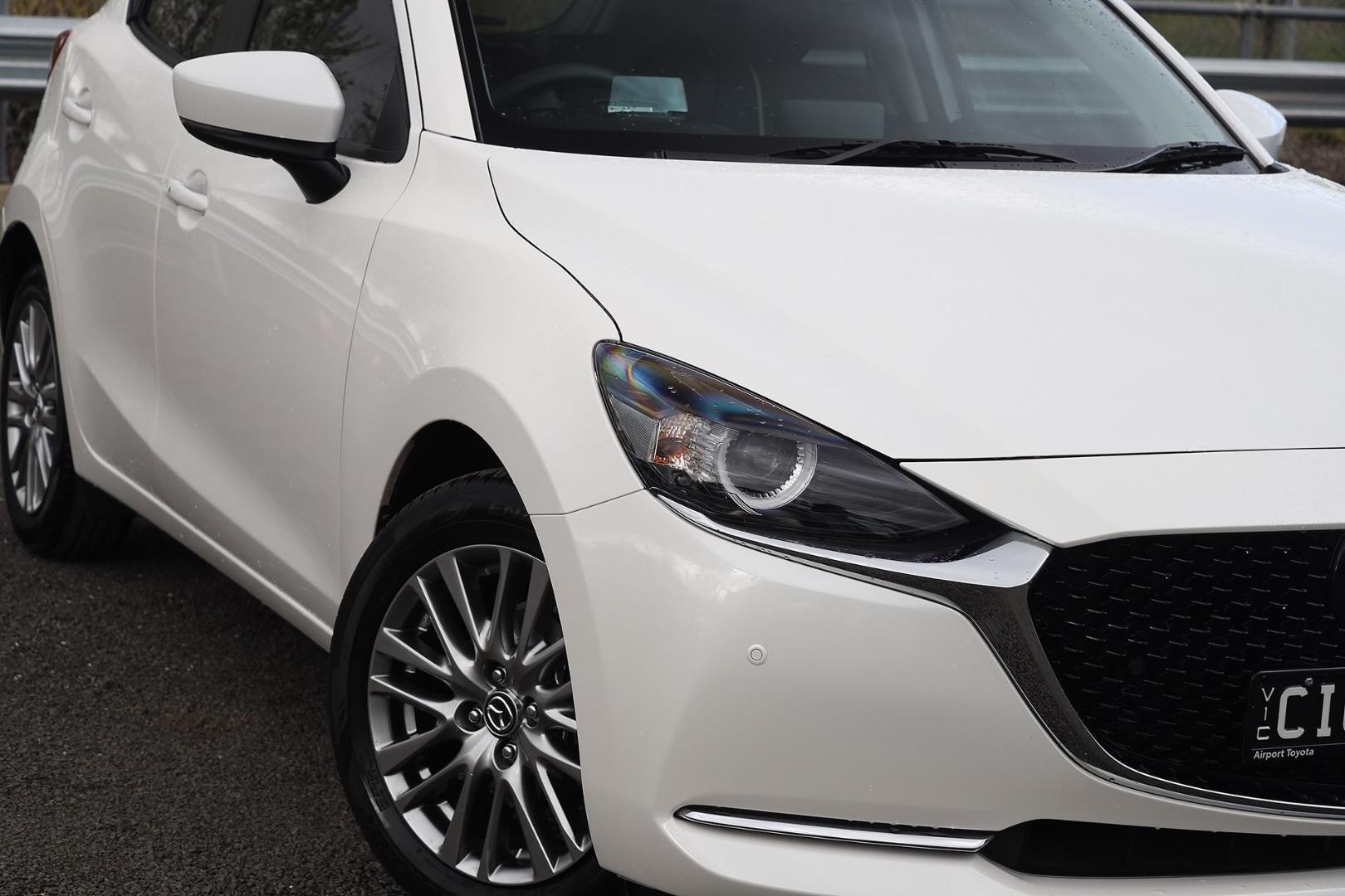Mazda 2 image 2