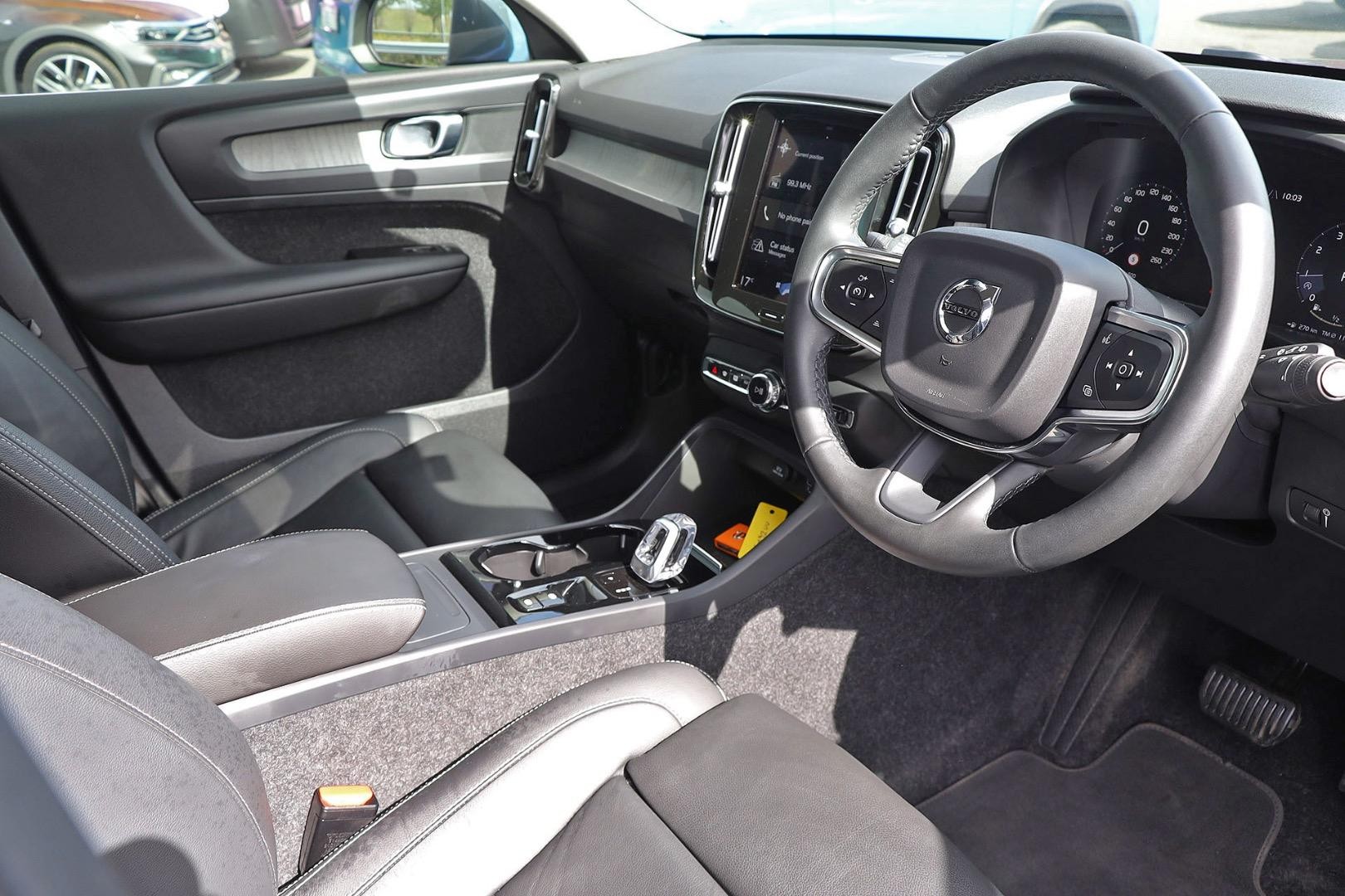 Volvo Xc40 image 2