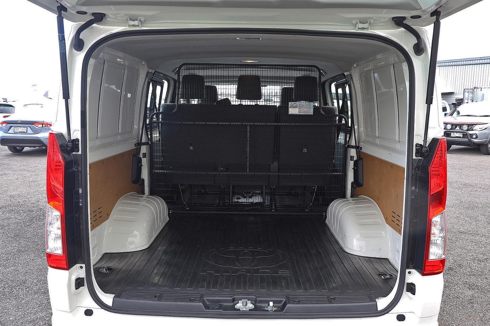 Toyota Hiace image 3