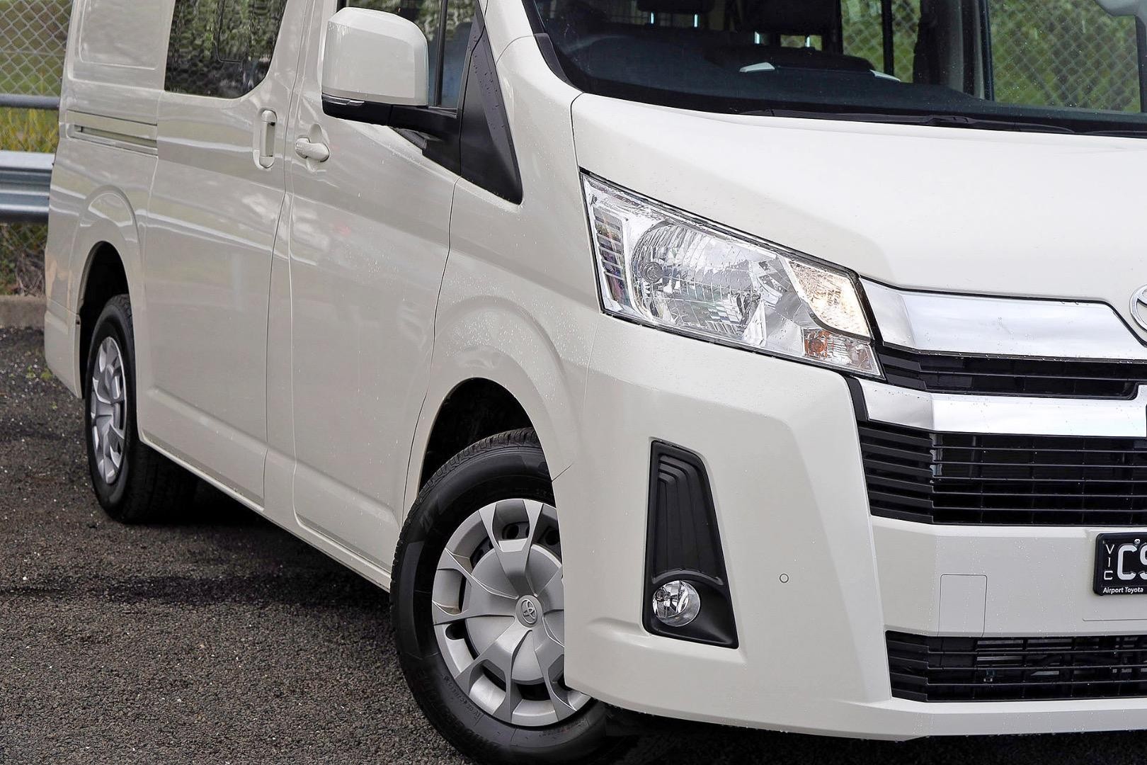Toyota Hiace image 2