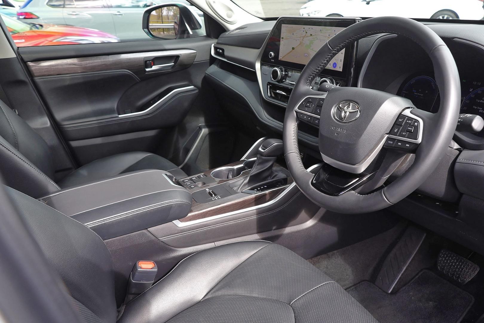 Toyota Kluger image 3