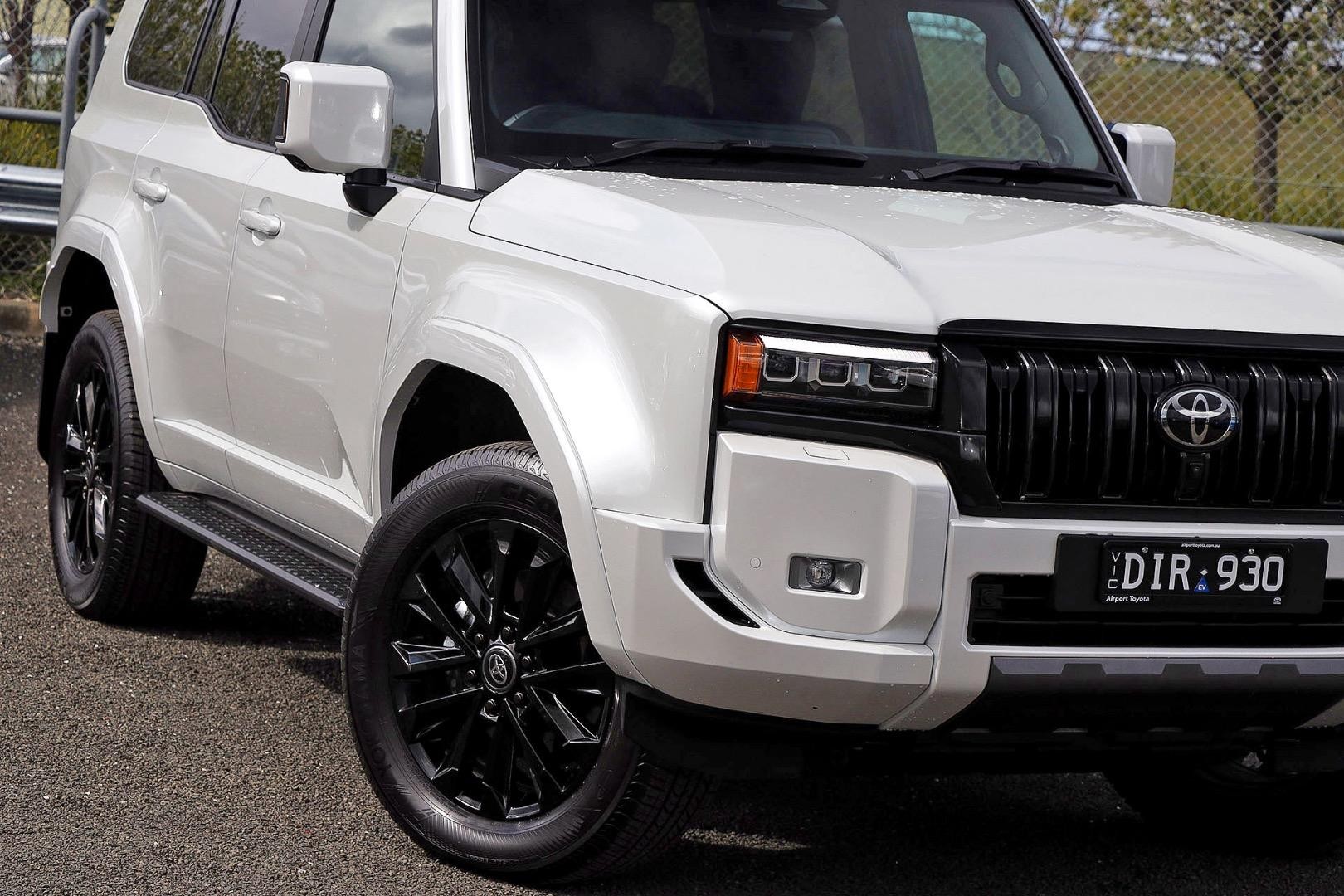 Toyota Landcruiser Prado image 2