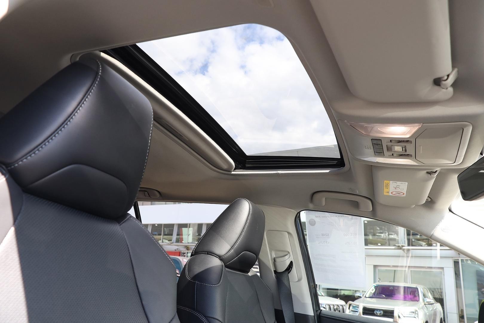 Toyota Rav4 image 2