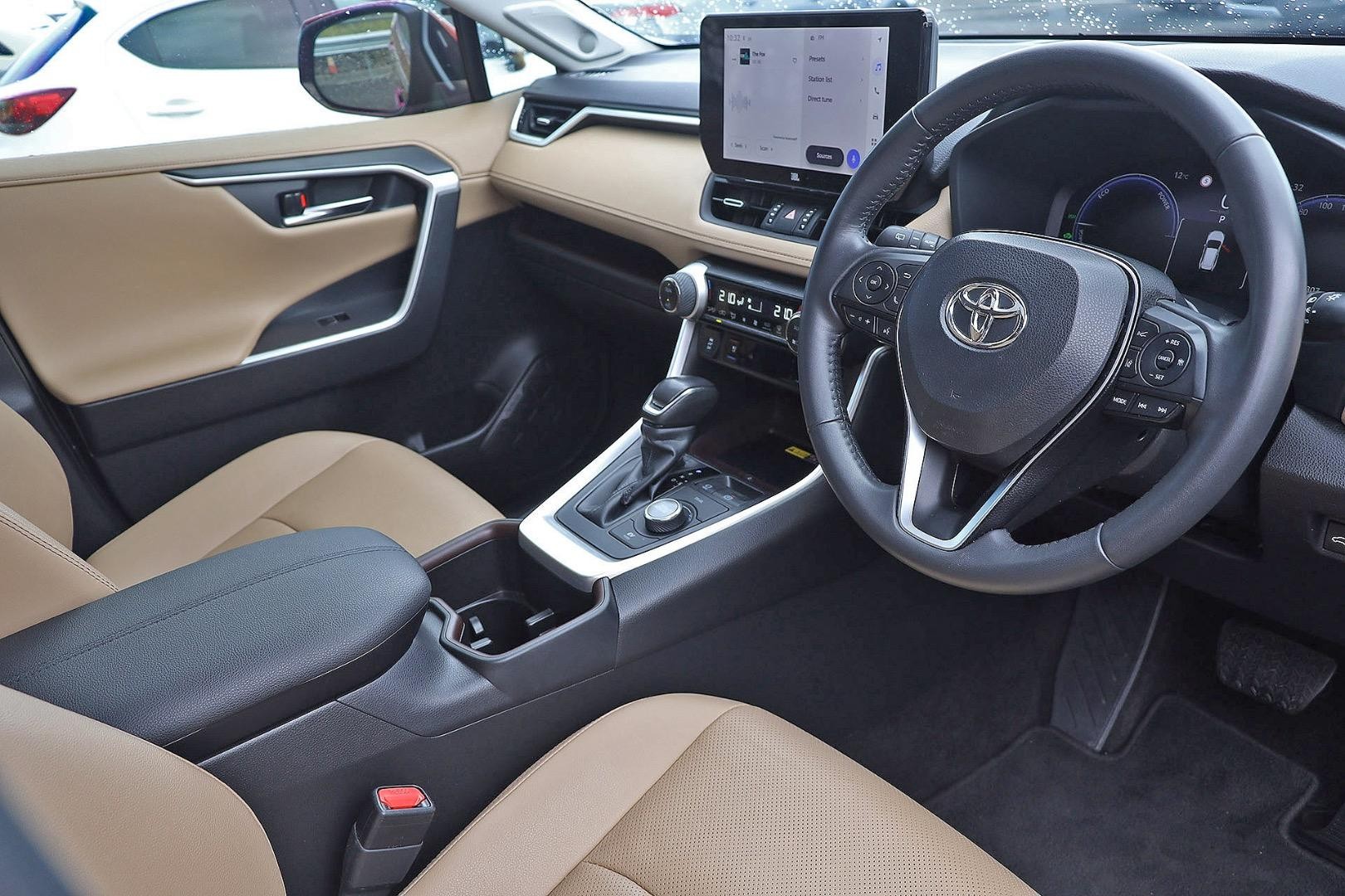 Toyota Rav4 image 2