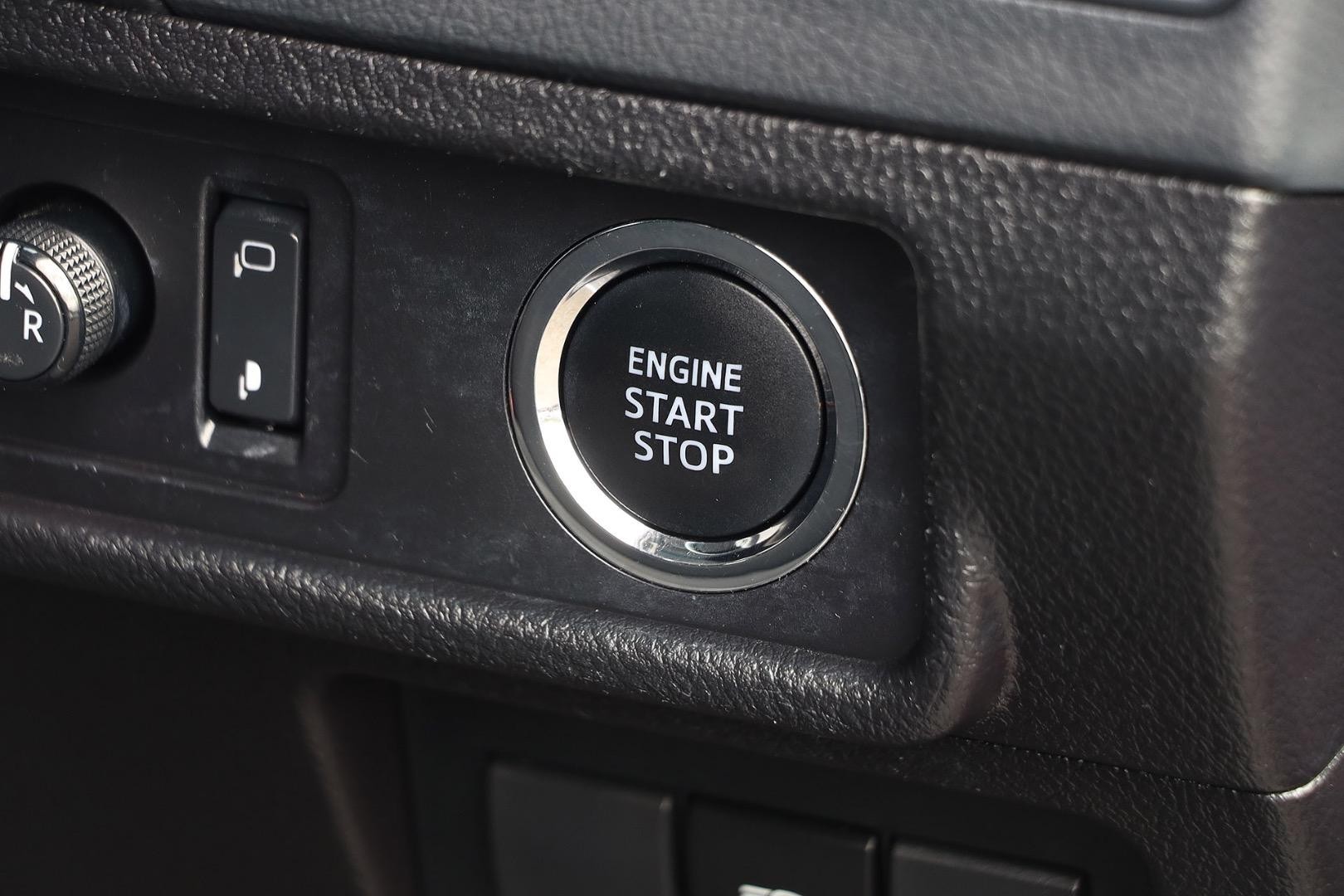 Toyota Landcruiser Prado image 2