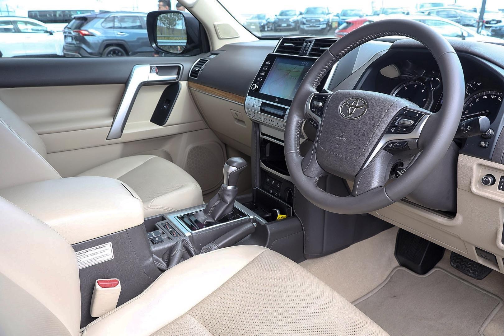 Toyota Landcruiser Prado image 2