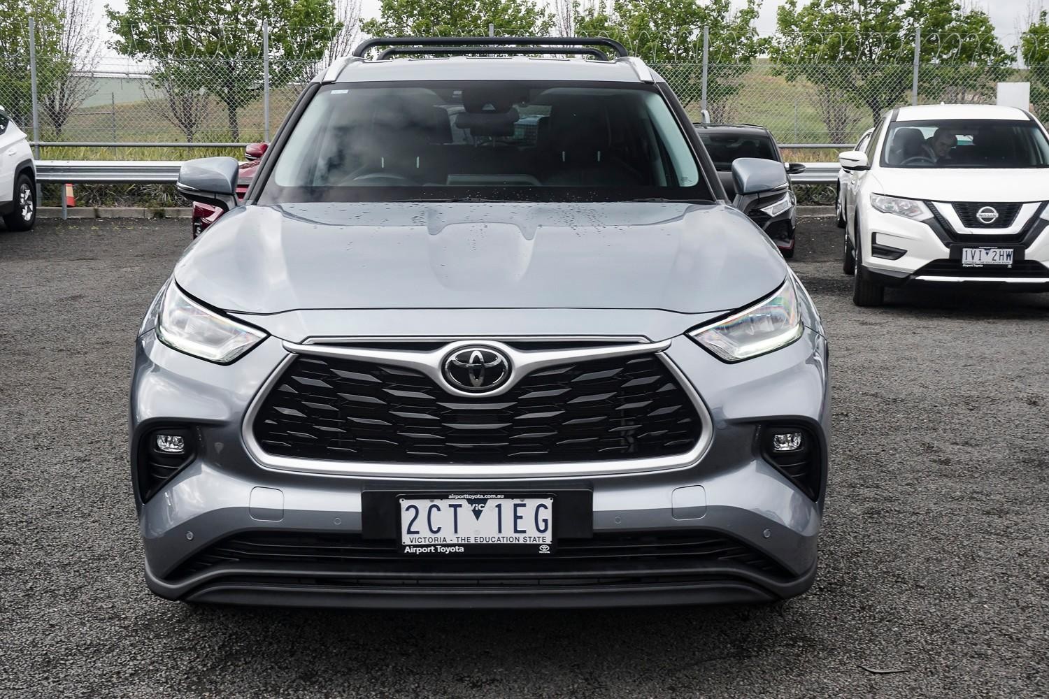 Toyota Kluger image 3