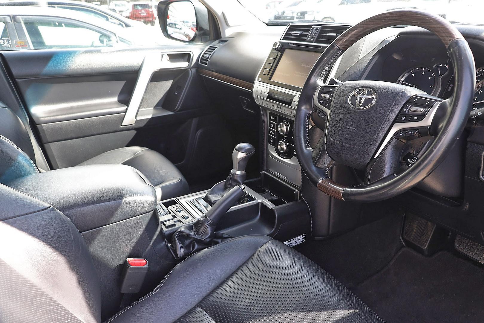 Toyota Landcruiser Prado image 4