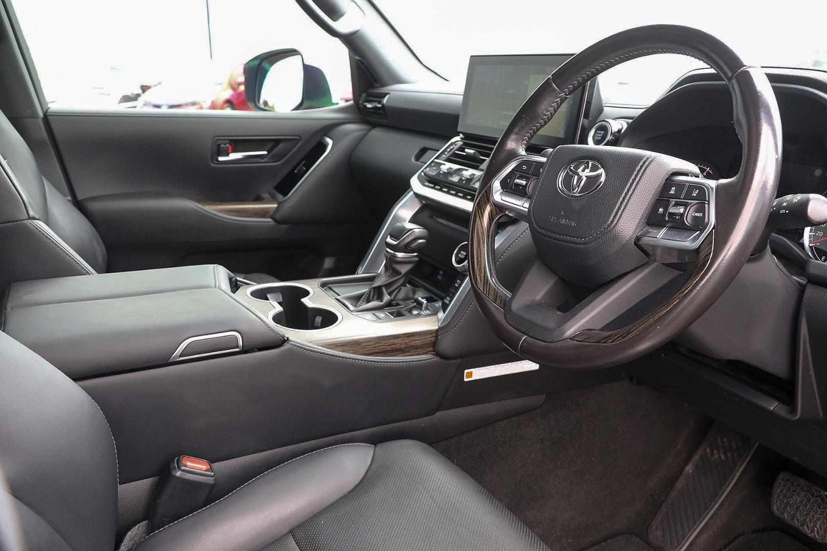 Toyota Landcruiser image 2