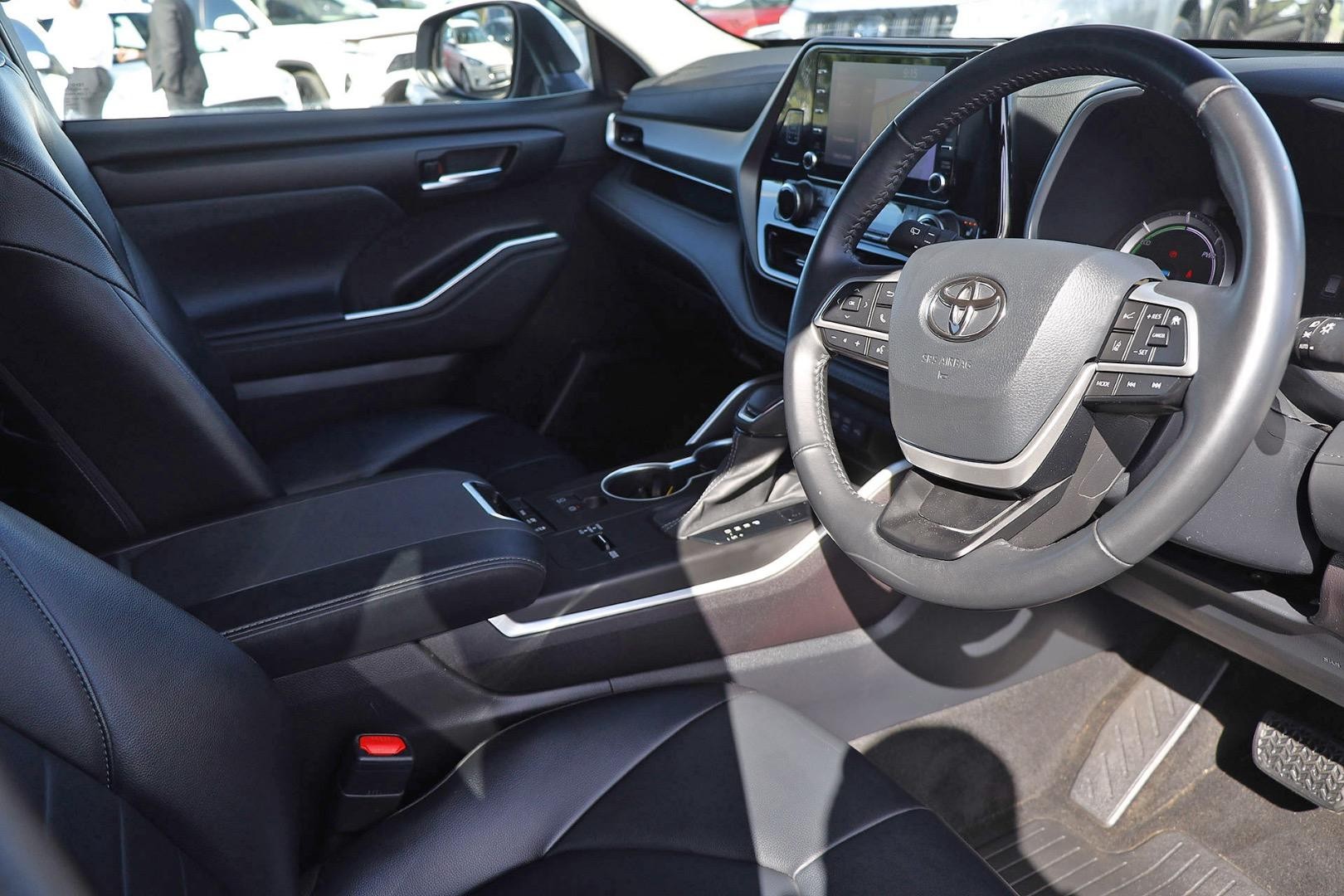 Toyota Kluger image 4
