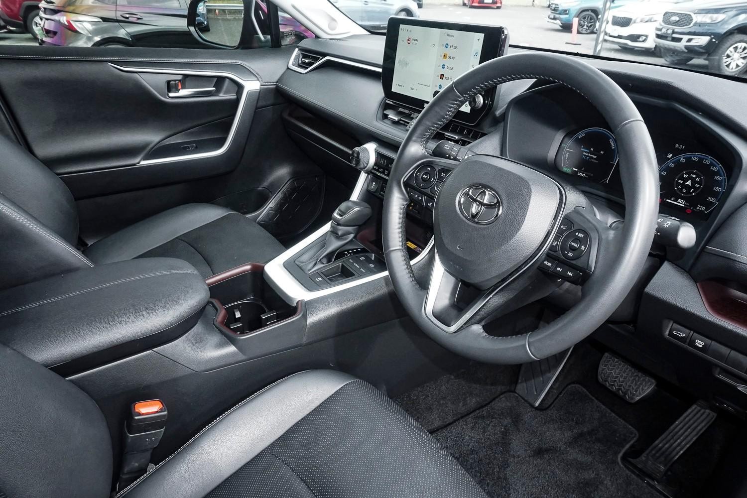 Toyota Rav4 image 2