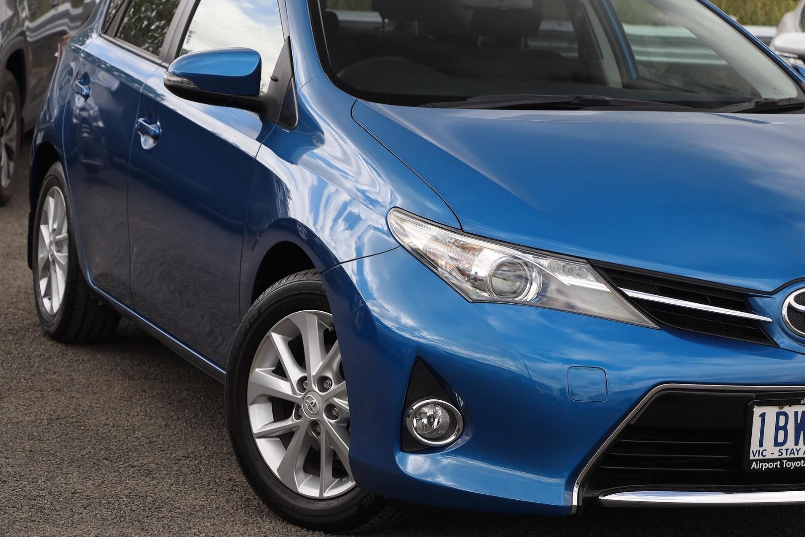 Toyota Corolla image 2