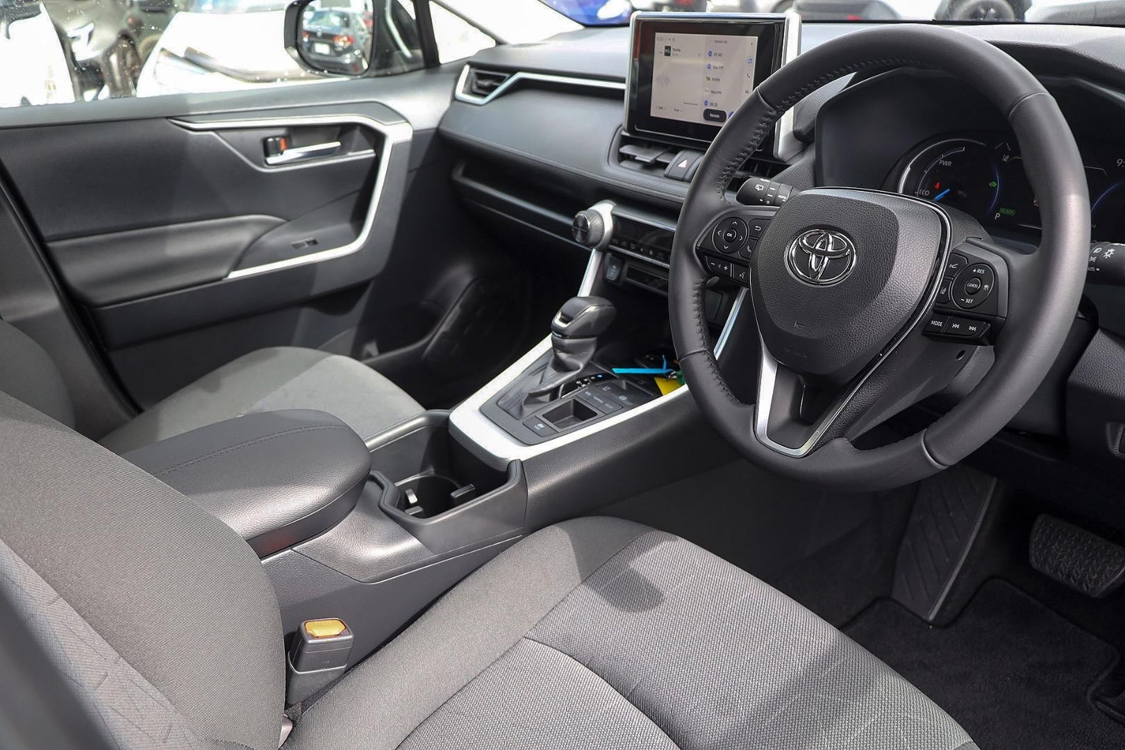 Toyota Rav4 image 2