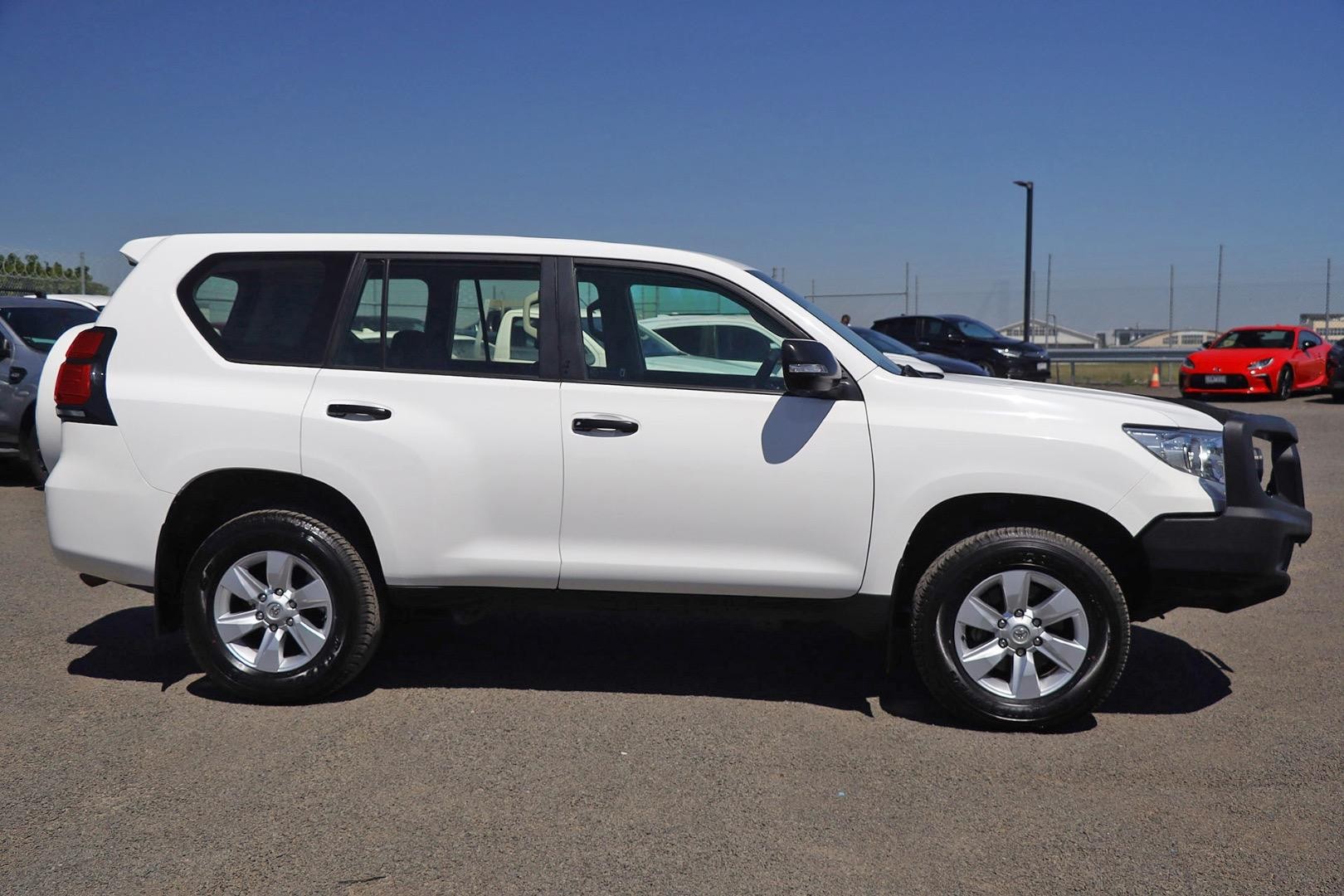 Toyota Landcruiser Prado image 4