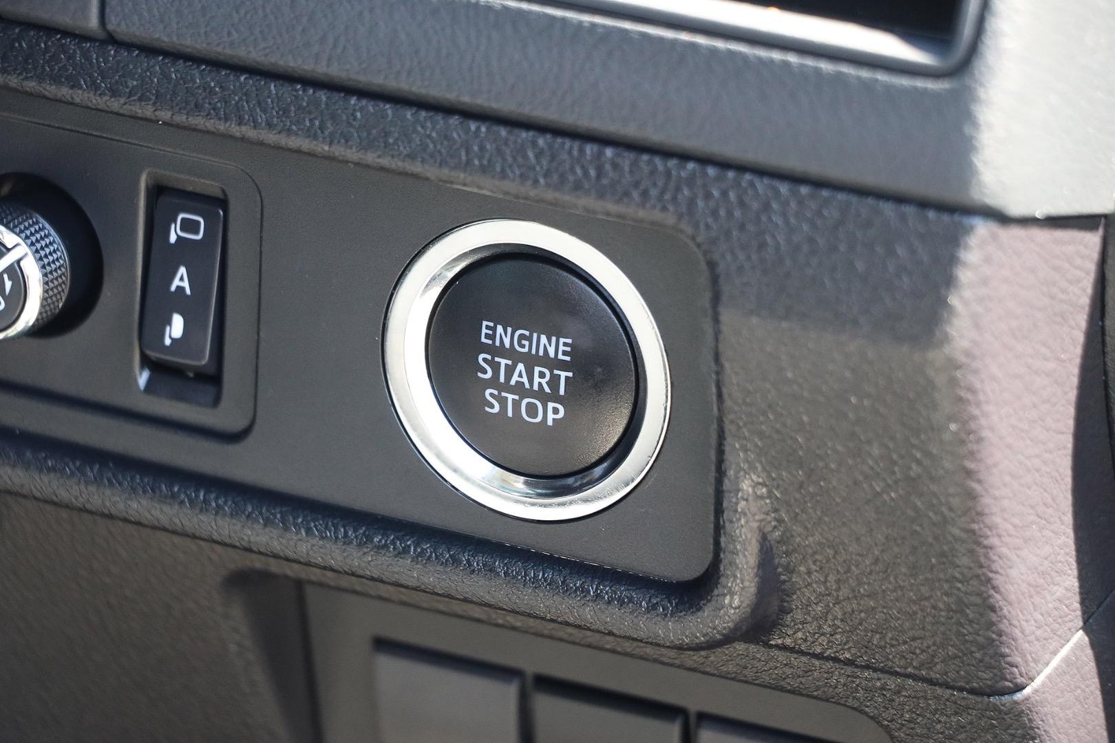 Toyota Landcruiser Prado image 2
