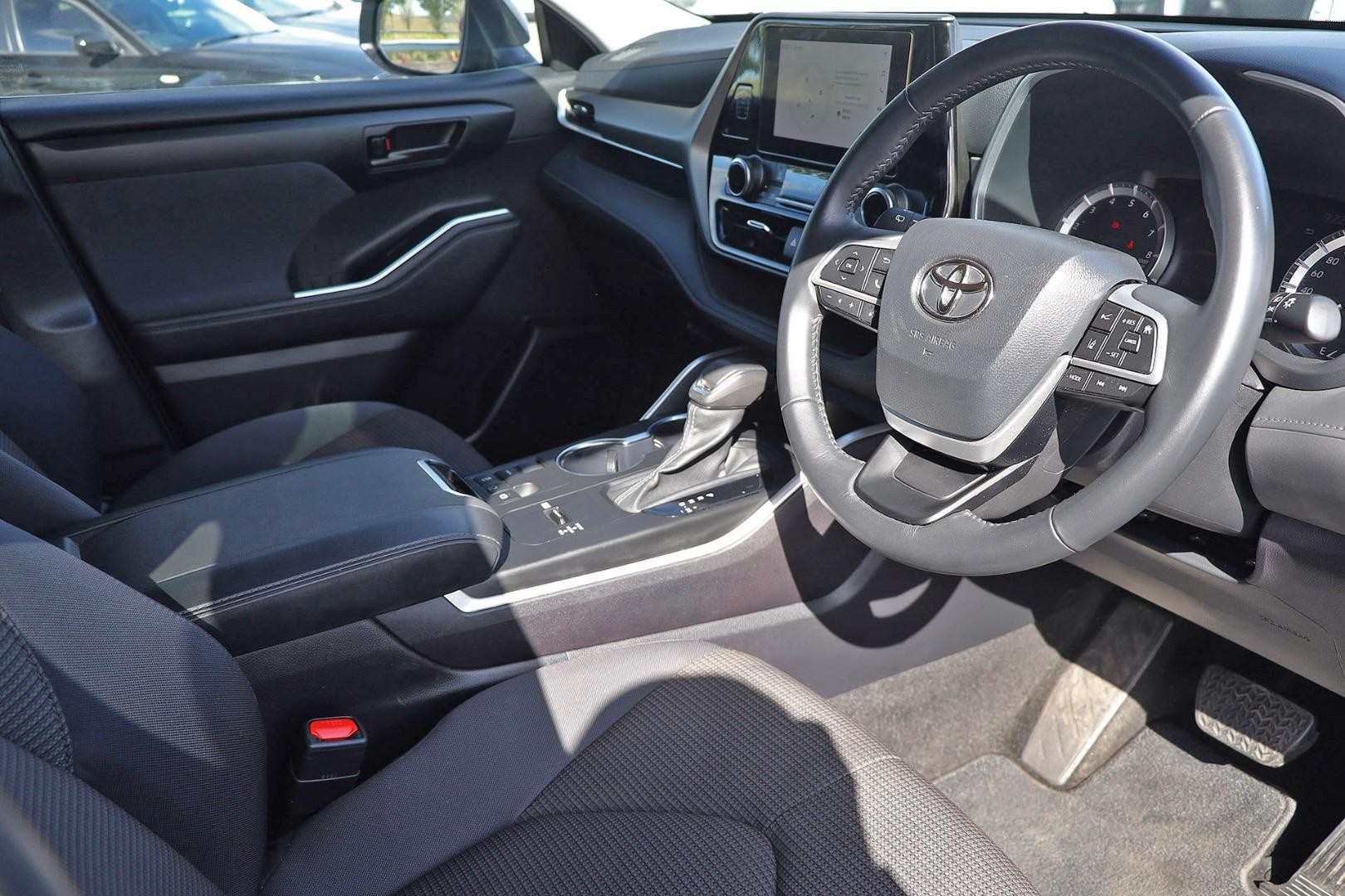 Toyota Kluger image 2