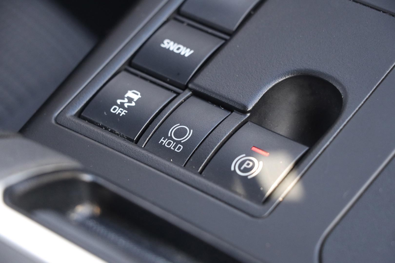 Toyota Kluger image 4