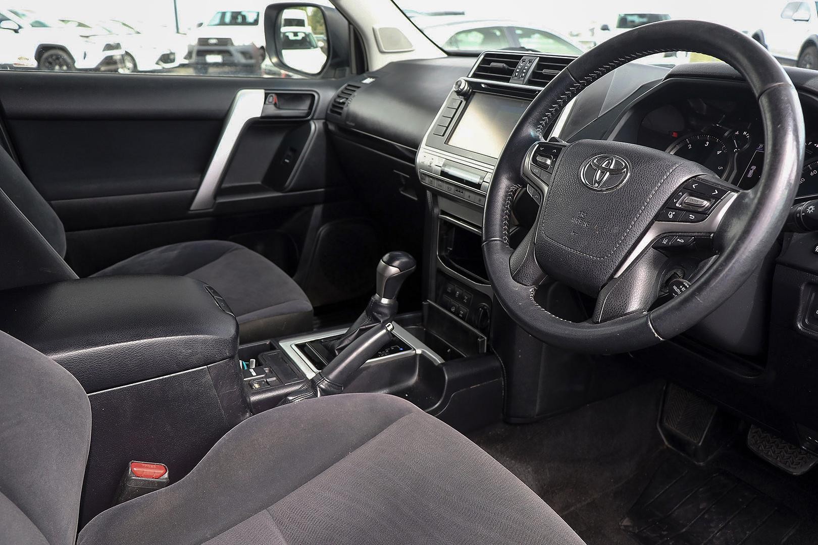 Toyota Landcruiser Prado image 4