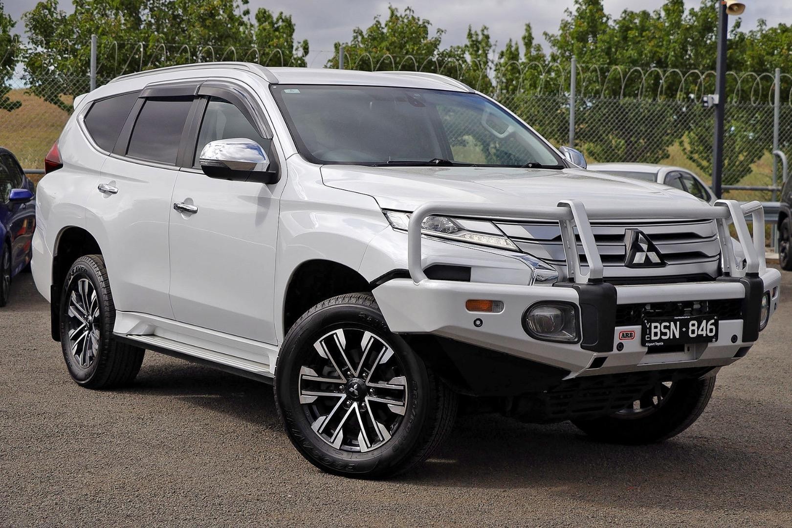 Mitsubishi Pajero Sport image 1