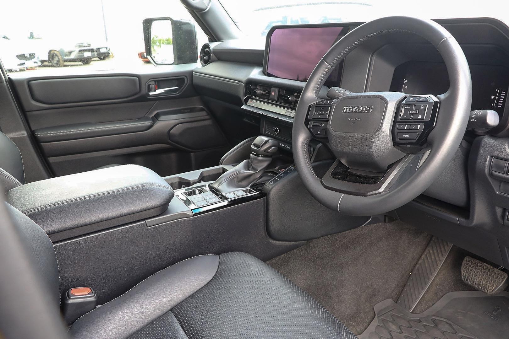 Toyota Landcruiser Prado image 2
