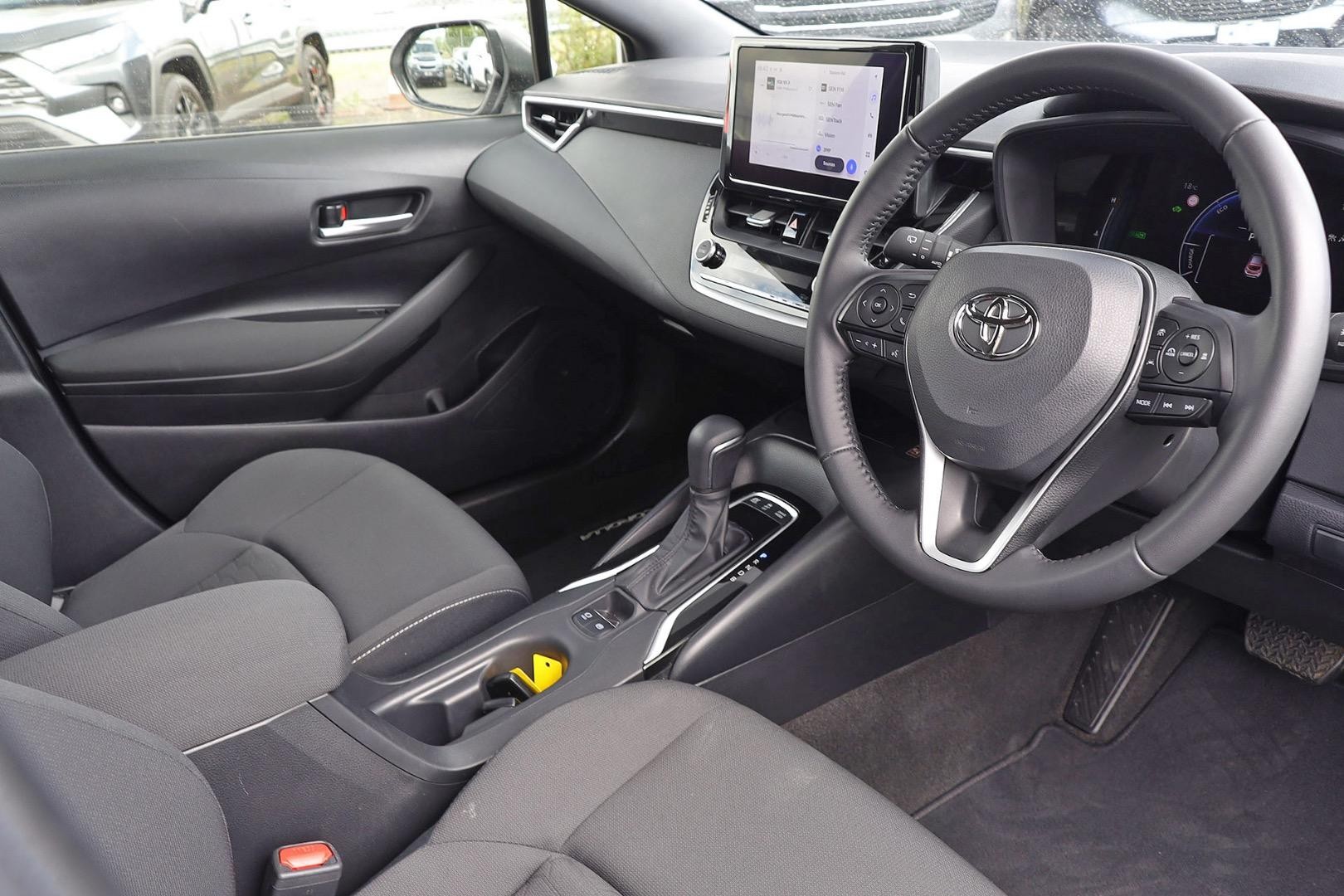 Toyota Corolla image 2