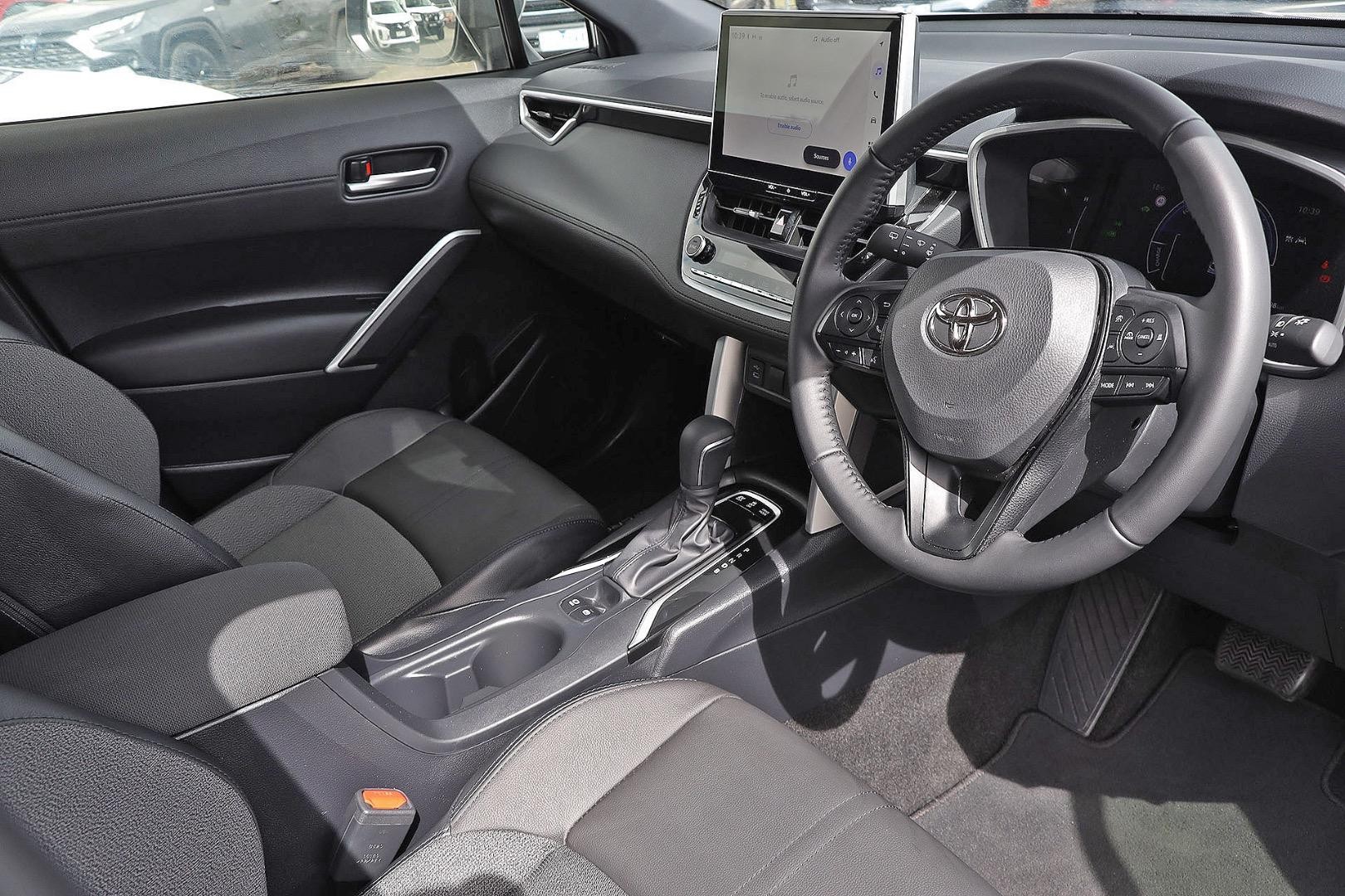 Toyota Corolla Cross image 2