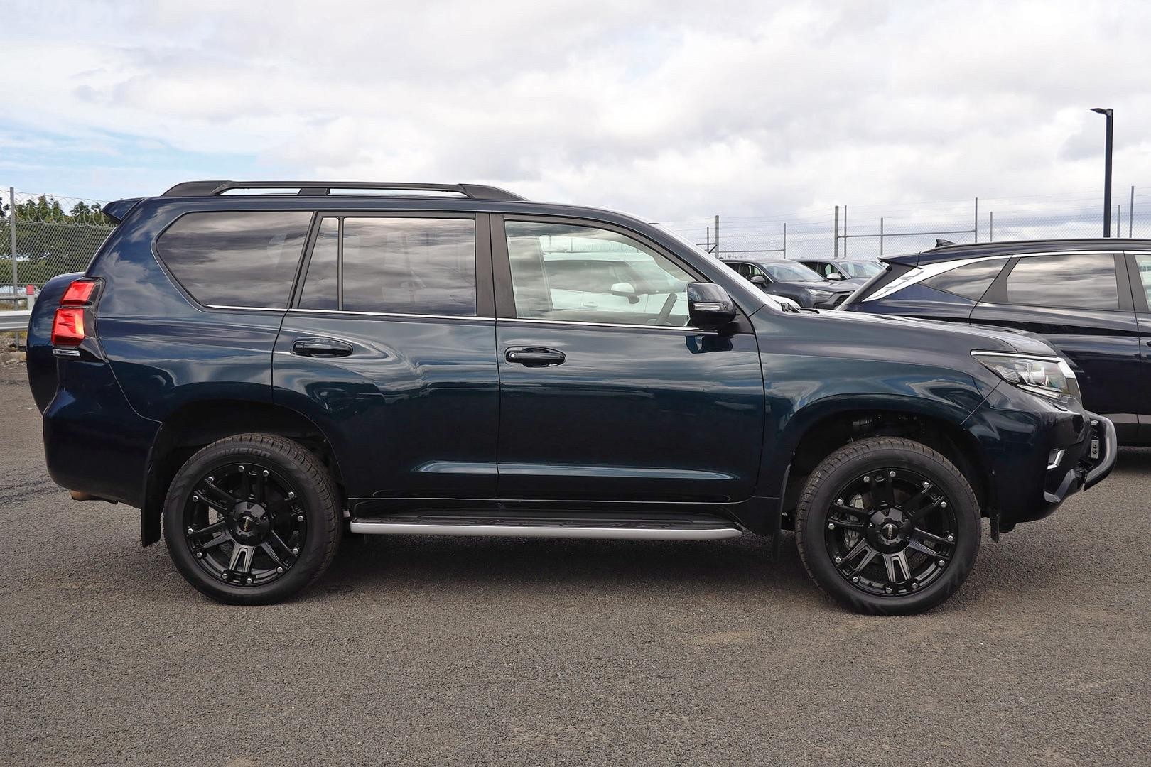 Toyota Landcruiser Prado image 4