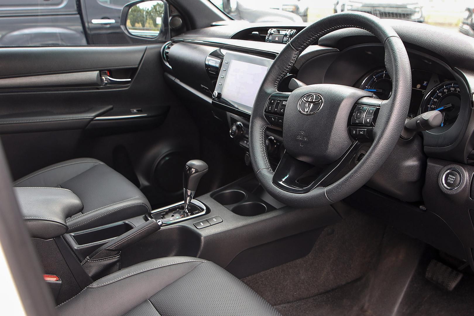 Toyota Hilux image 4