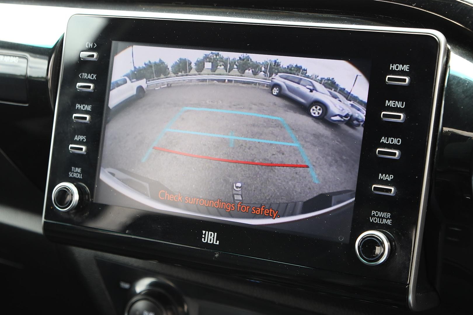 Toyota Hilux image 2