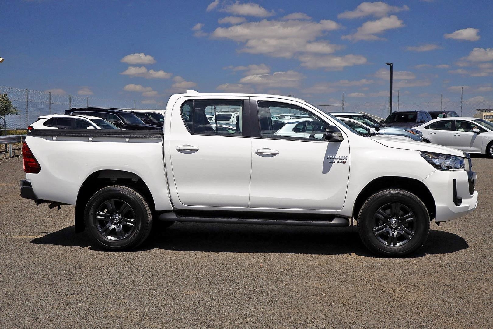 Toyota Hilux image 4