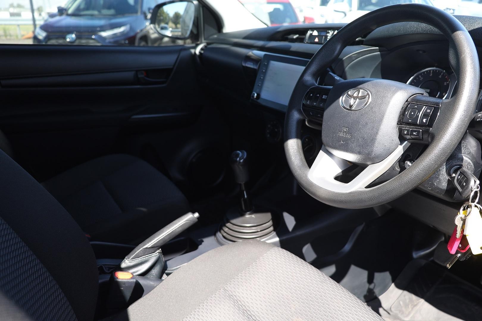 Toyota Hilux image 4