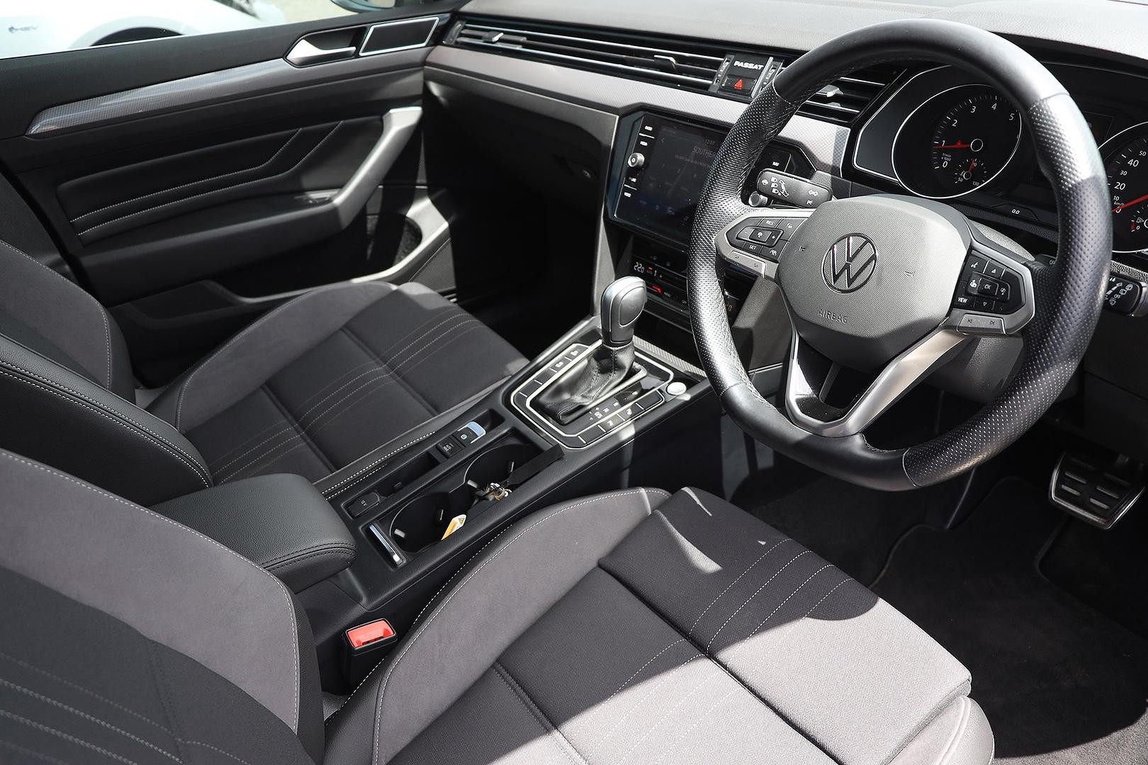 Volkswagen Passat image 2