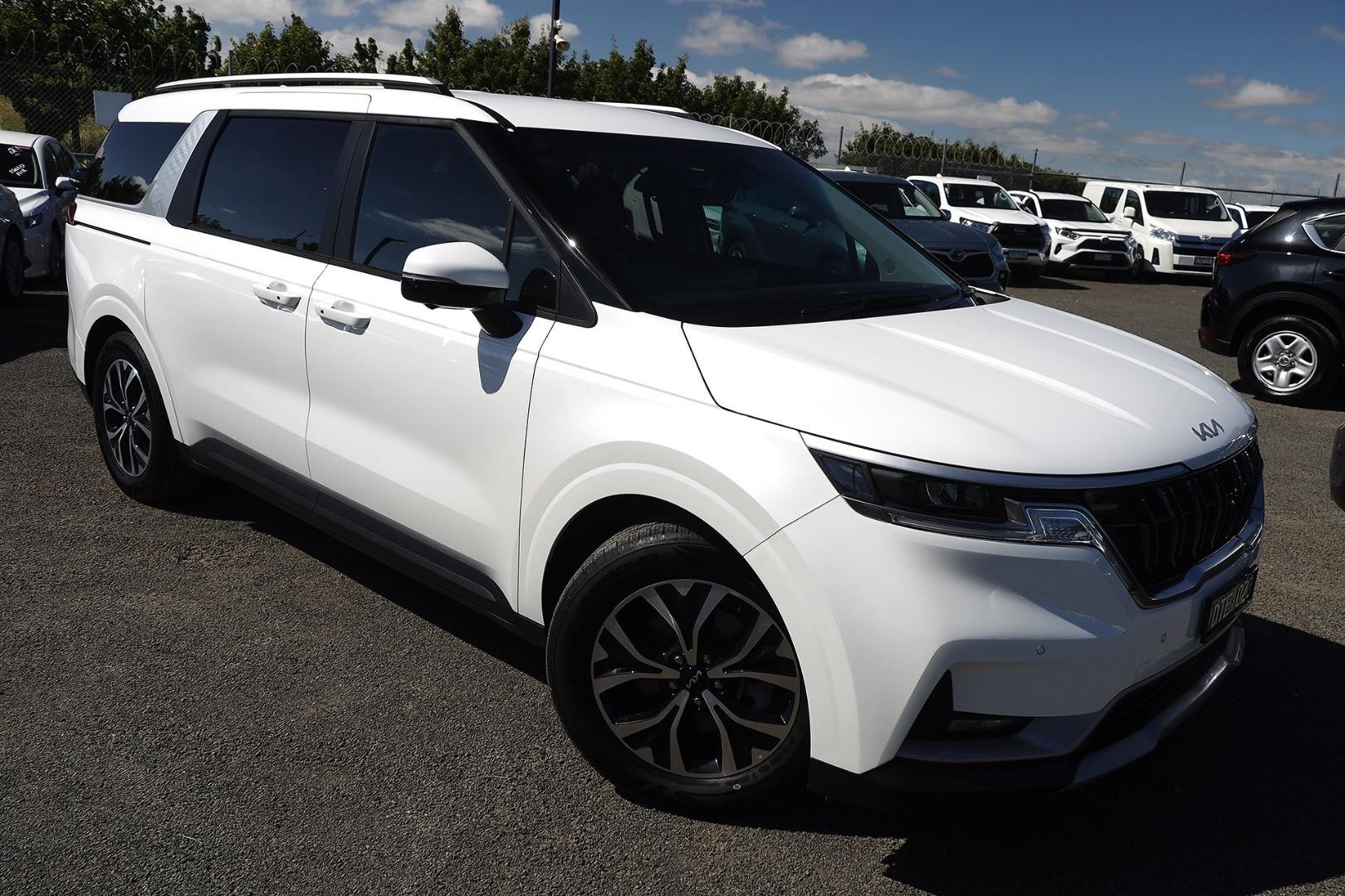 Kia Carnival image 1