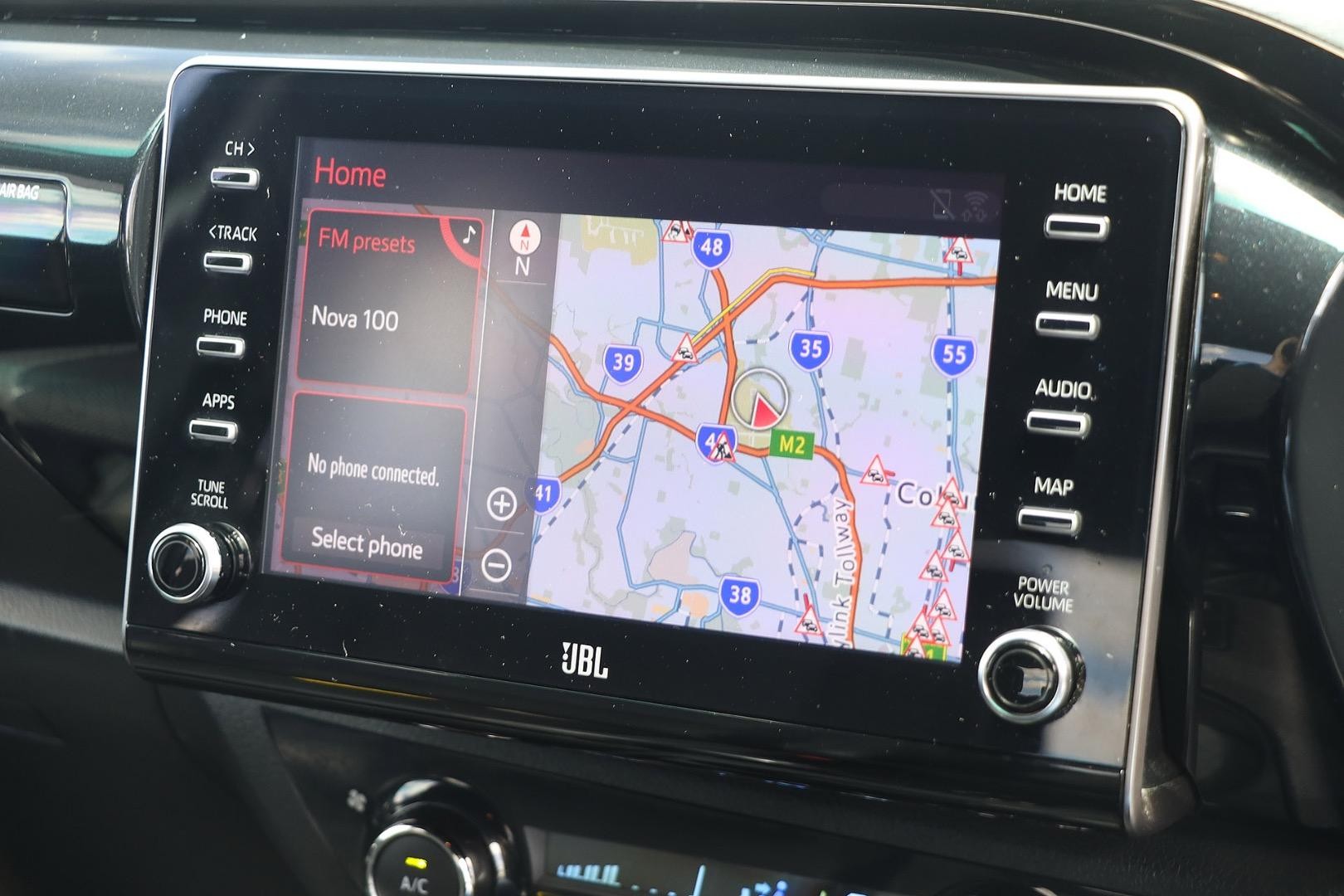 Toyota Hilux image 4