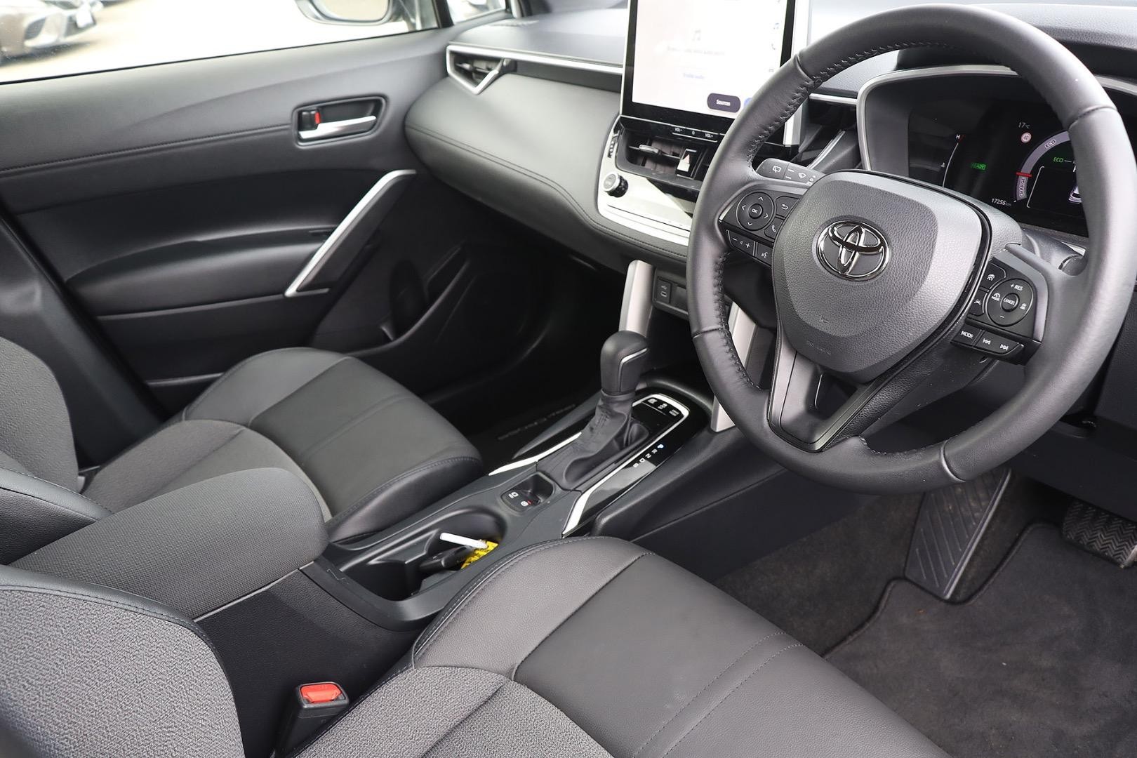 Toyota Corolla Cross image 2