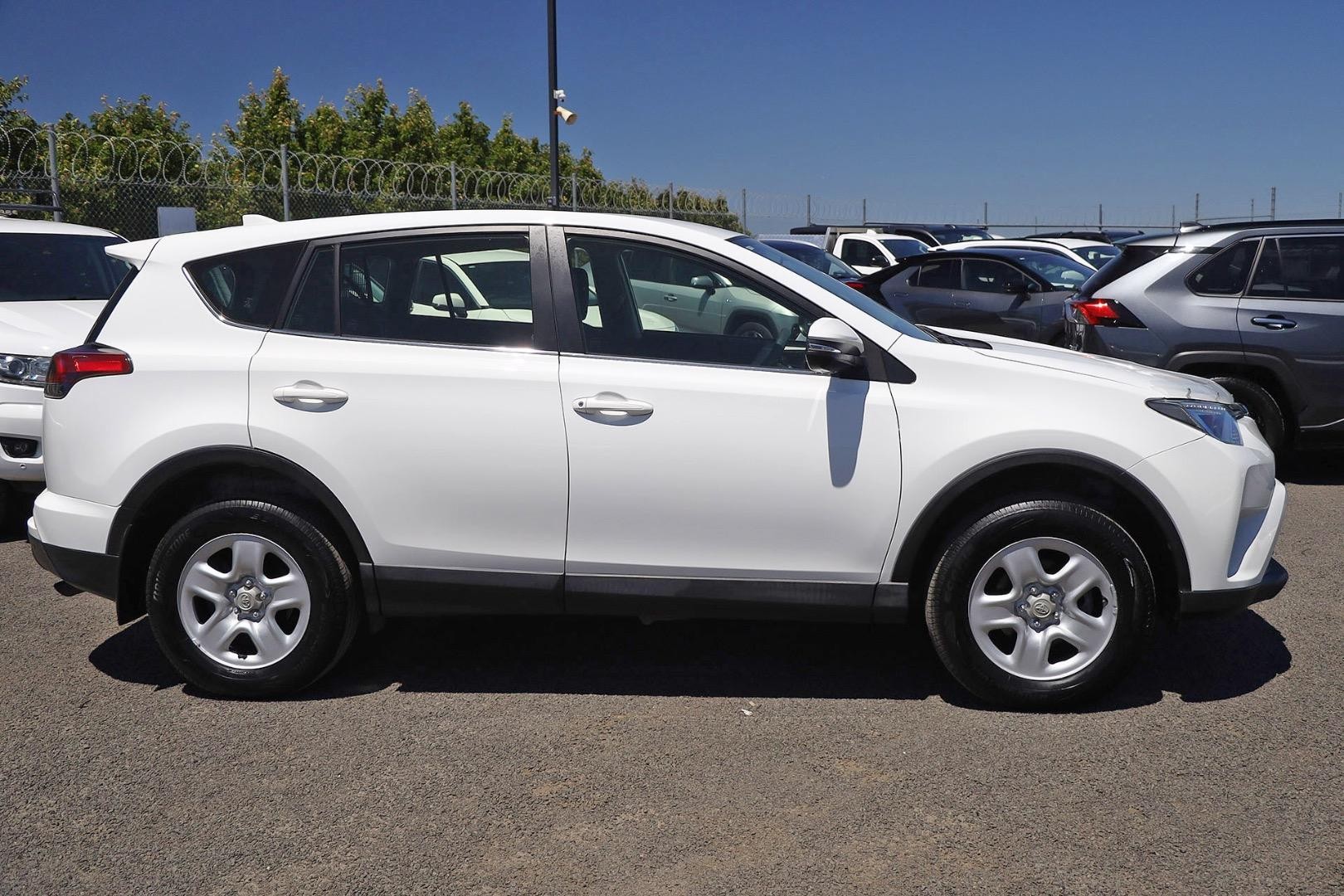 Toyota Rav4 image 4