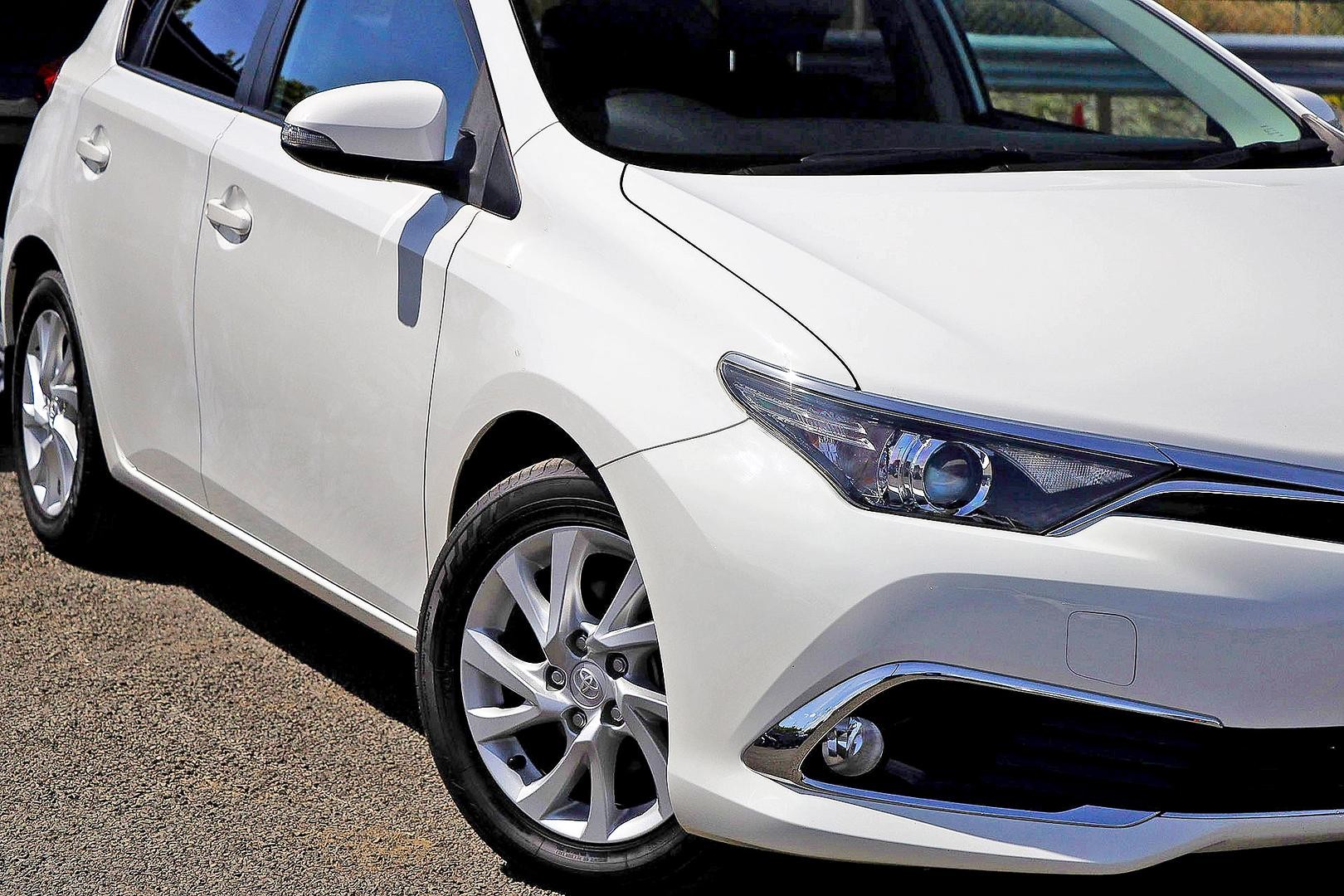 Toyota Corolla image 2