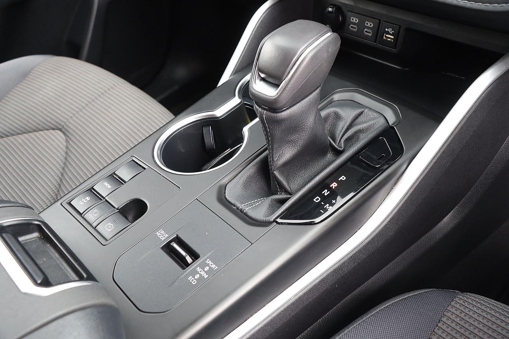 Toyota Kluger image 4