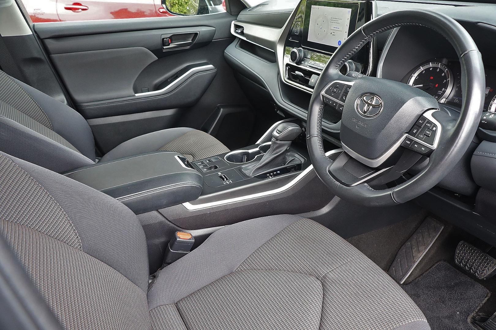 Toyota Kluger image 2